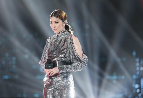 陈慧琳|陈慧琳173的身高站张智霖身边也绰绰有余，穿着打扮好年轻，韵味强