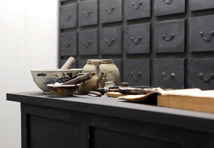 中成药|腰腿、膝盖总是隐隐作痛?一个中成药,逼走骨缝里的风、寒、湿