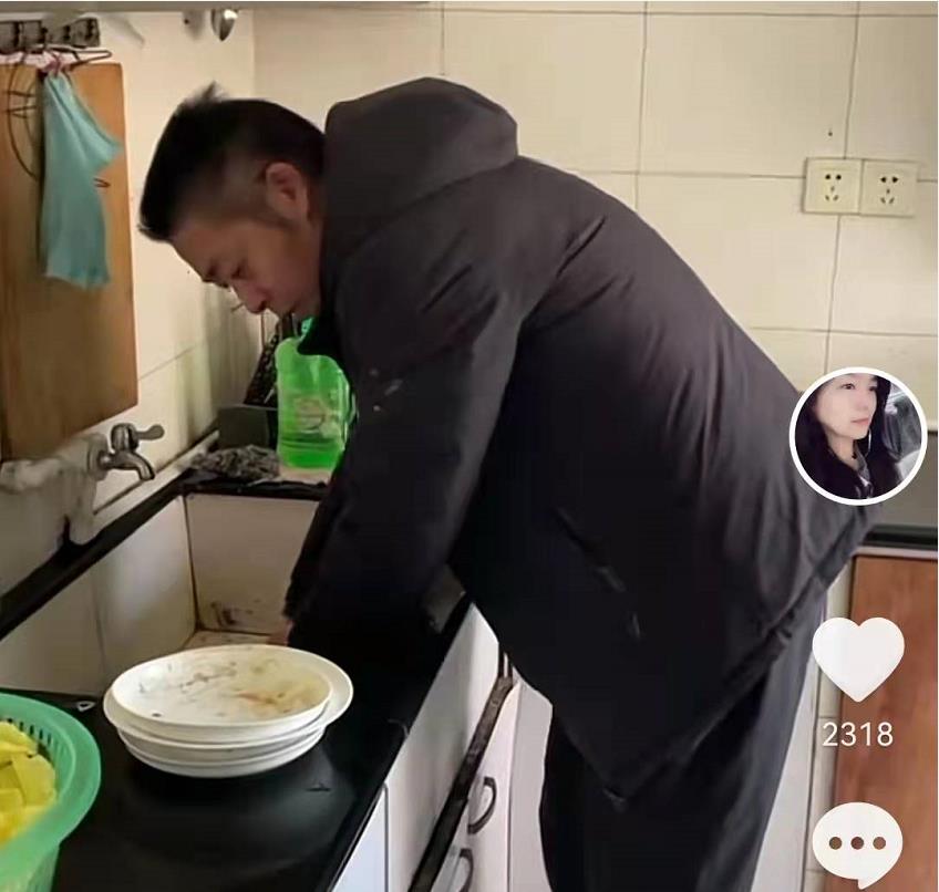 冬至|老战友陪姚师兵过冬至，许敏负责在家包饺子，网友：平凡的小幸福