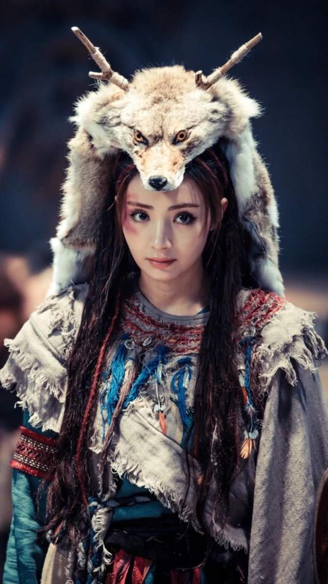 麦迪娜·买买提|最美人鱼公主，当红嫁90后小鲜肉，三年抱俩，今一家四口温馨幸福