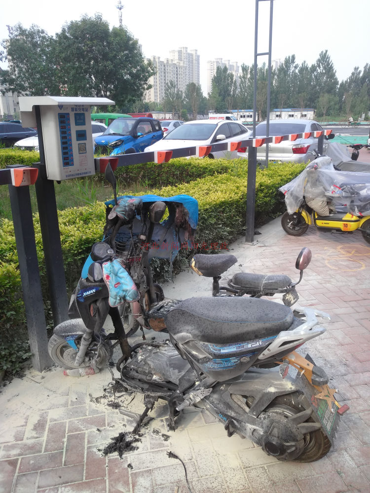 公租房|网友诉求：沧州天成名著公租房没有车棚下雨后电动车着火 物业不作为