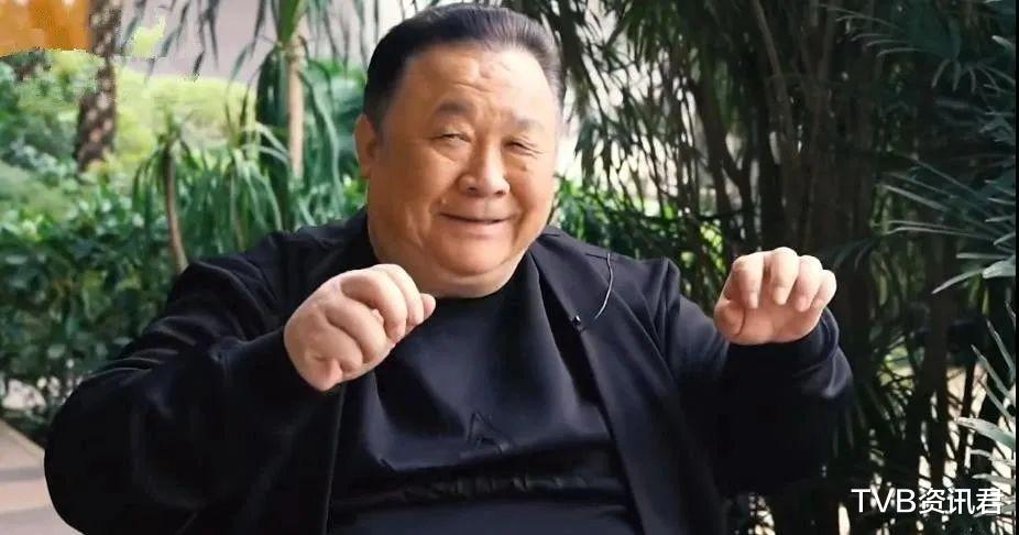 秦煌|突发！72岁香港老戏骨被紧急送医院，双脚严重浮肿，家属避谈病情