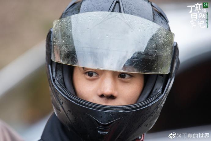 Ala的陪伴|丁真的颜值真不是盖的，纯天然的帅气，笑起来好治愈