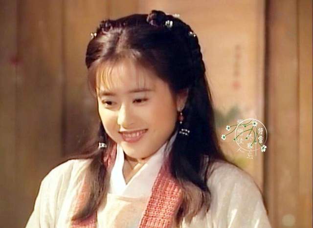 何美钿|何美钿手捧蛋糕庆46岁生日，小师妹童颜依旧，错过张卫健终遇幸福