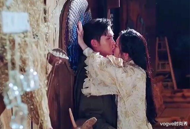 吻戏|明星拍吻戏用各种道具，不真亲不如不播，看到张一山：学到了