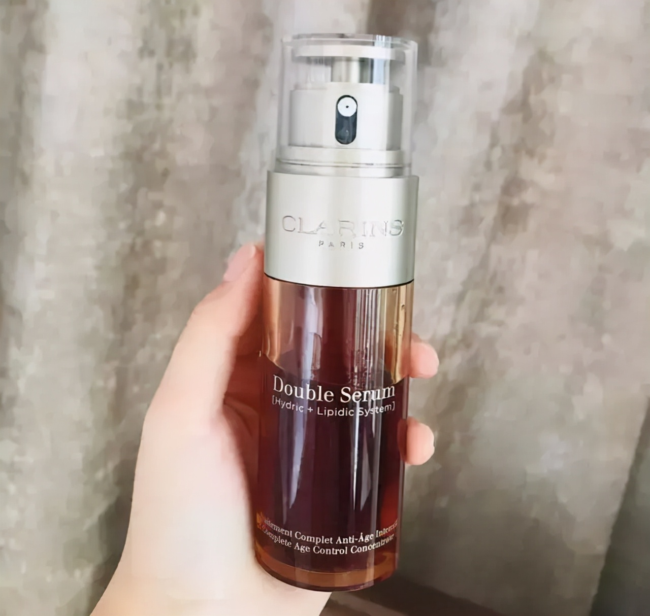 雅诗兰黛 精华液哪家强?口碑精华液实用测评:有效改善肤色和肌肤光滑度