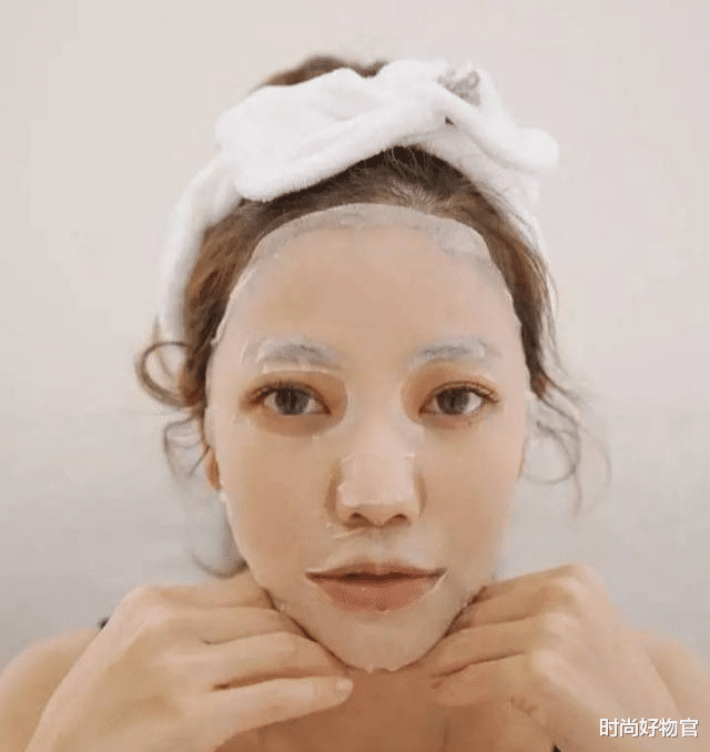 许路儿|44岁许路儿活成23岁少女模样，小S直呼“不老女神”，护肤就靠2点