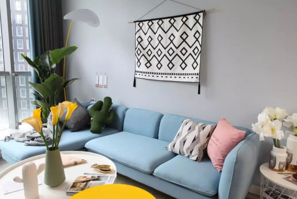 非非说装修|客厅里大电视，大沙发的购买，和传统的摆放确实利用率比较低