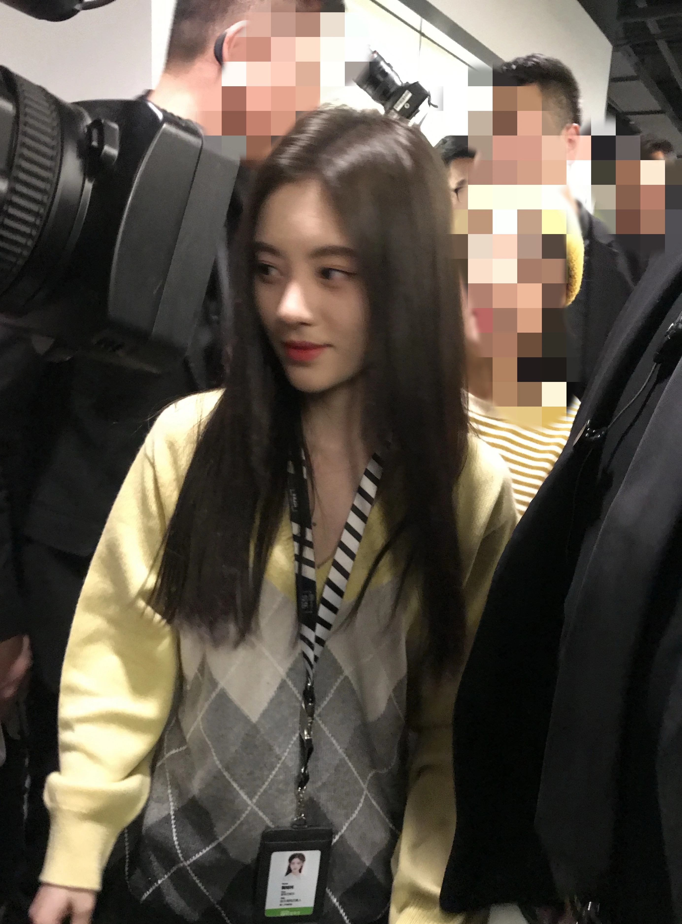 |明星现实生活中真的那么好看吗？