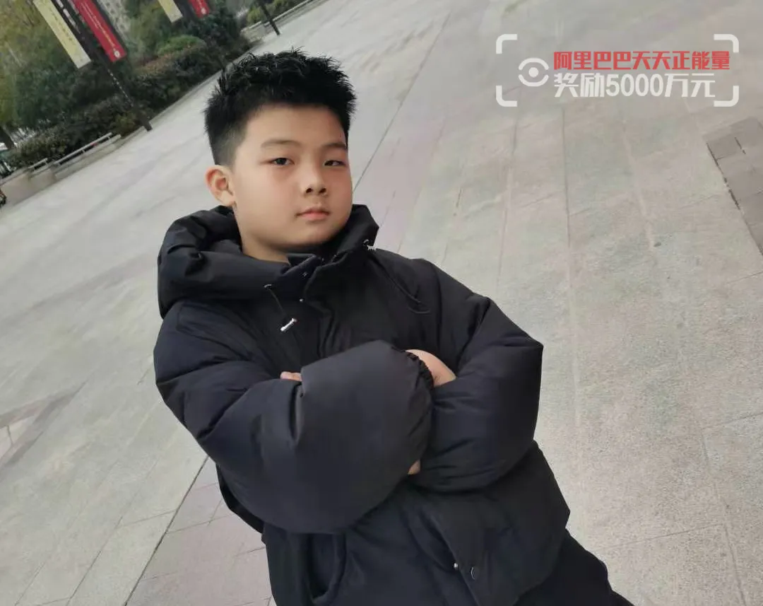 ?天天正能量官方 一个醉汉VS一个孩子，对比扎心！监控下这一幕，让人深思…