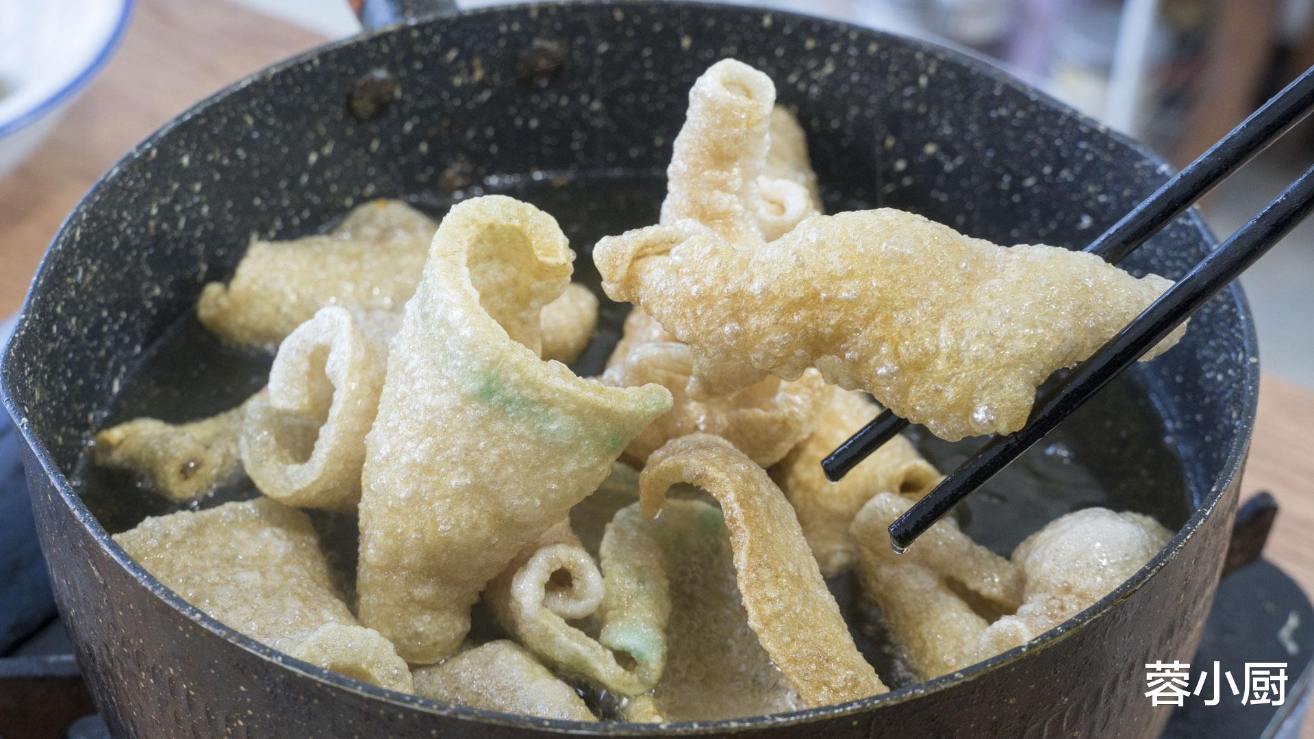 猪皮|秋冬干燥寒冷，女人要多吃6种食材，补水又驱寒，面如桃花显年轻