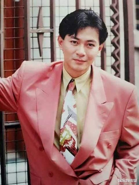 黄磊|江华的风流情史：力挺原配背叛“小三”，抑郁隐退后妻子不离不弃