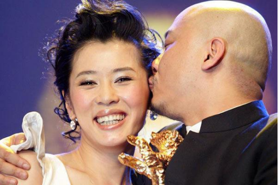 刘奕君|“大佬”刘奕君,曾是人间绝色,27岁奉子成婚,40岁二婚娶女强人