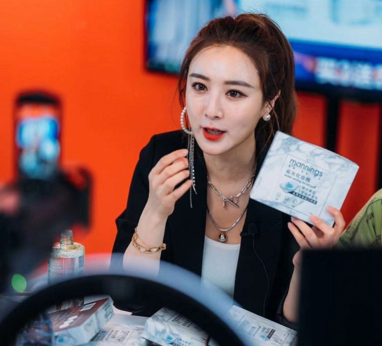 薇娅|“直播一姐”薇娅的“上位史”，故事远比你想象的要精彩！