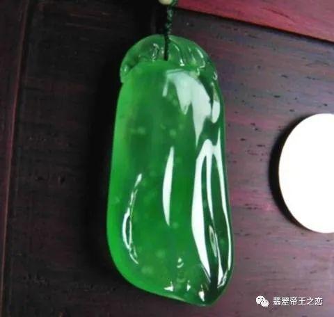 翡翠|和润祥一起深度探讨翡翠雕工讲究：“巧、俏、精” 。