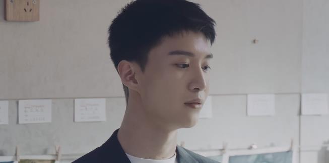 家产|韩雪自称艺术家却被群嘲，影评人一针见血：靠字幕表达主题很苍白