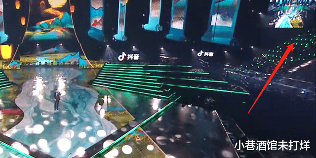 跨年晚会|跨年晚会槽点大赏：假唱、跑调、主持人接不住词、黑白诡异画面出现…