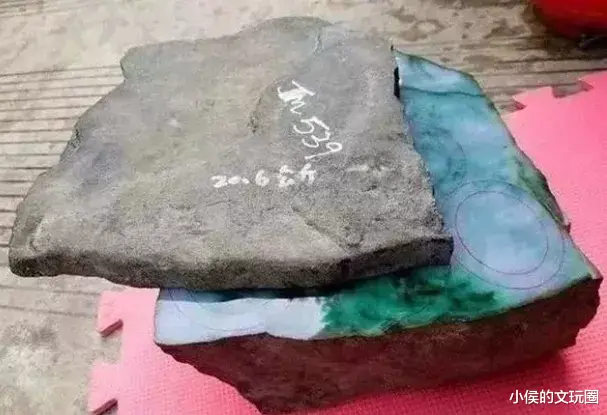 翡翠|这种石别看它长得丑，搞不好值几十几百万！