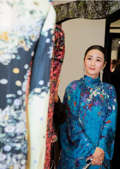 西装|国际巨星赵涛：为维持身材丁克，十多年不吃晚饭，42岁却老态尽显