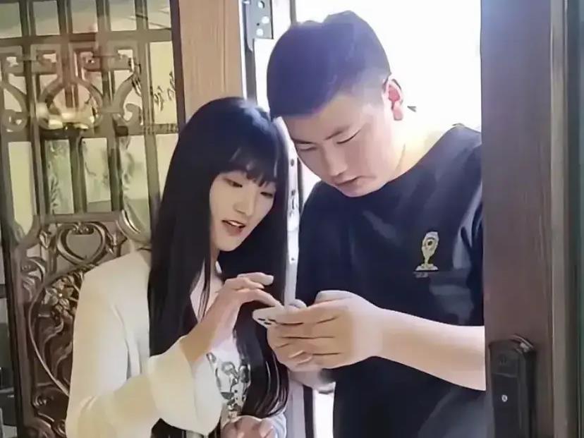 陈亚男|大衣哥儿媳承认与朱小伟已分开，称其天天打游戏，还要靠自己养活