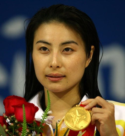 郭晶晶|郭晶晶的病终于瞒不住了，隐藏这么久，难怪霍启刚对她这么宠爱！