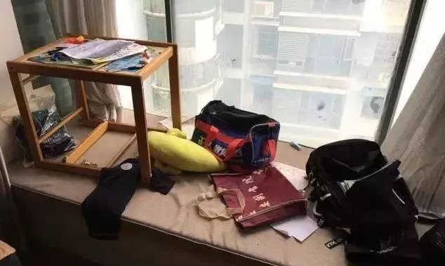 同事抱怨飘窗太高真鸡肋,聪明人这样一改,瞬间多出一间房!服气