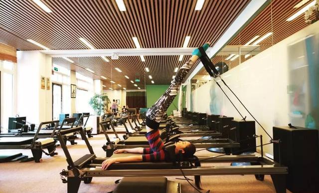 李成敏|李成敏的身材有多撩？穿上无痕裤后，网友直呼：像开特效一样