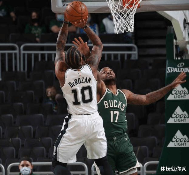 詹姆斯·哈登|0+3+0+0！離開哈登就廢了，從球隊(duì)老大到替補(bǔ)藍(lán)領(lǐng)，難怪火箭不要他