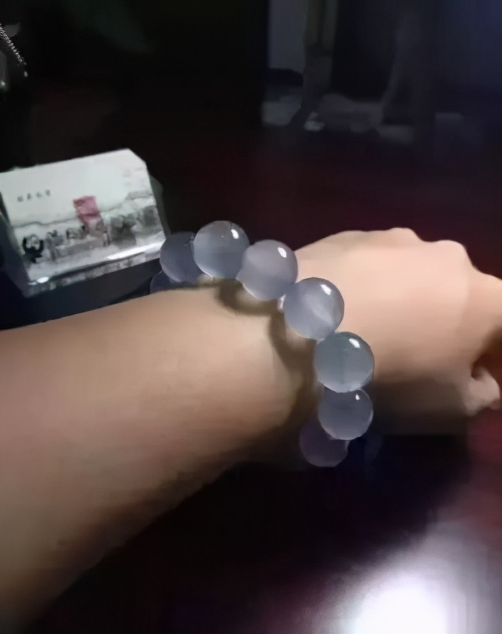 |价值100多万的玻璃种原石，做出的成品让人忍不住想占为己有！