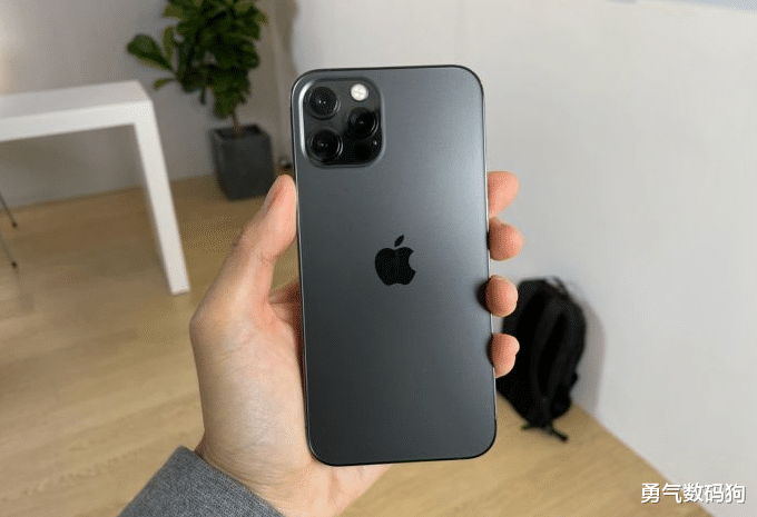 苹果|苹果12pro成本总计3271元，在国内售价超9000元