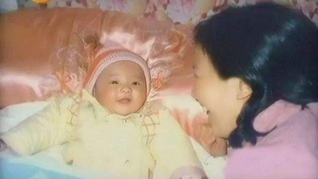 刘亦菲|刘亦菲幼儿园毕业照曝光，扎羊角辫超软萌，网友大赞从小就是C位