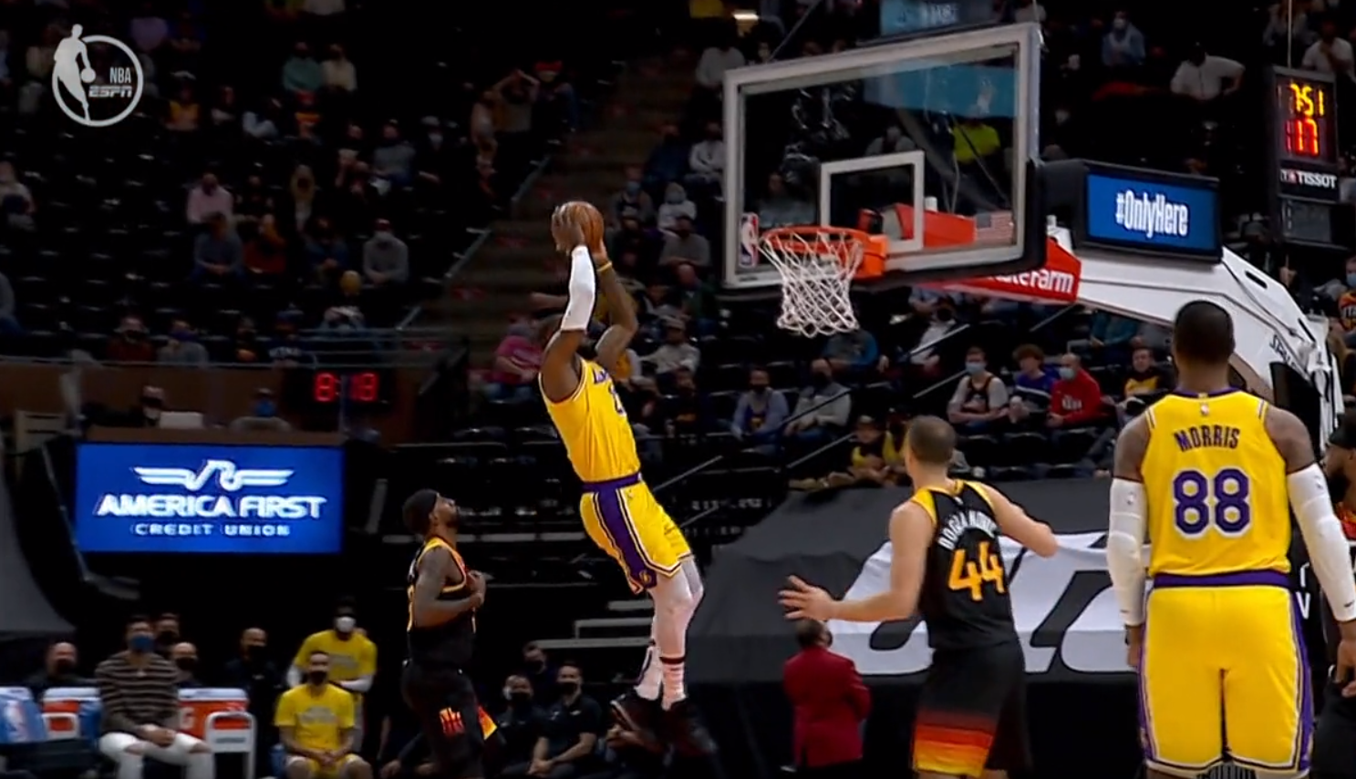 勒布朗·詹姆斯|單節(jié)23分！詹姆斯拼了老命，塔克臨危受命，沃格爾變陣取奇效！