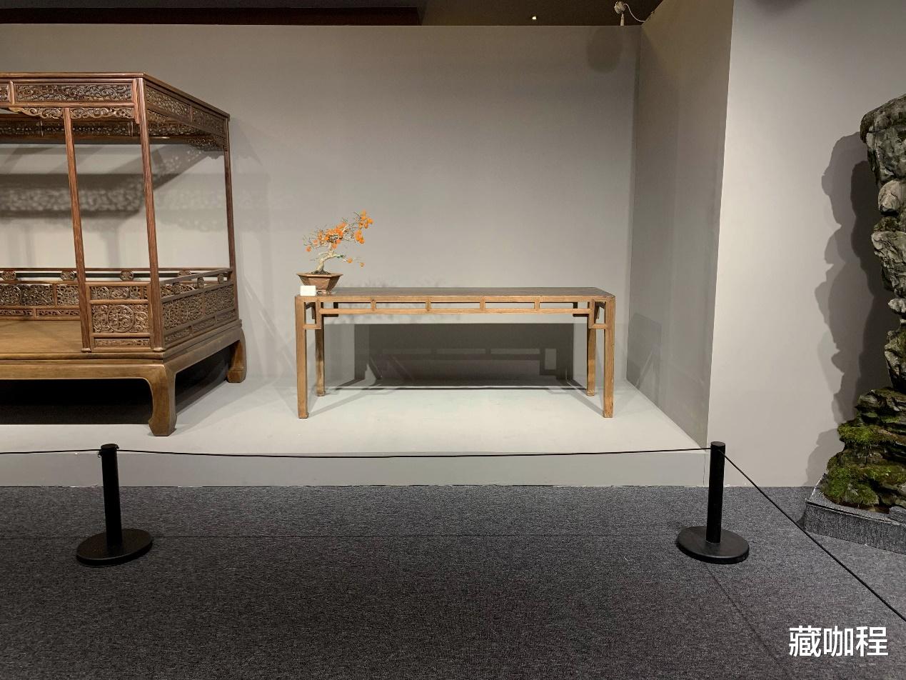 |麦穗形棕眼逼真，黄花梨四面平大画桌未成交