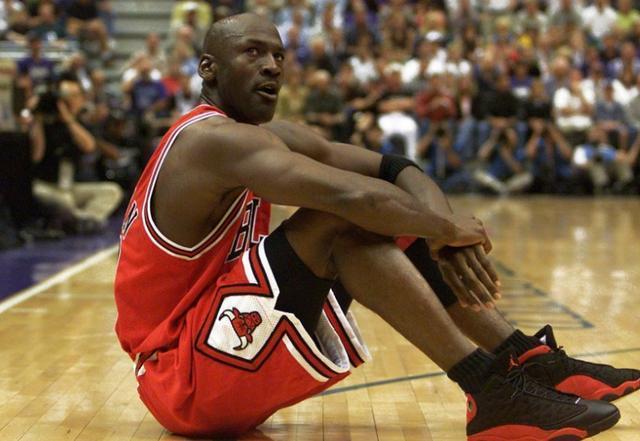 绝杀|NBA比赛最后24秒，领先1分没球权和落后1分有球权，哪个有优势？