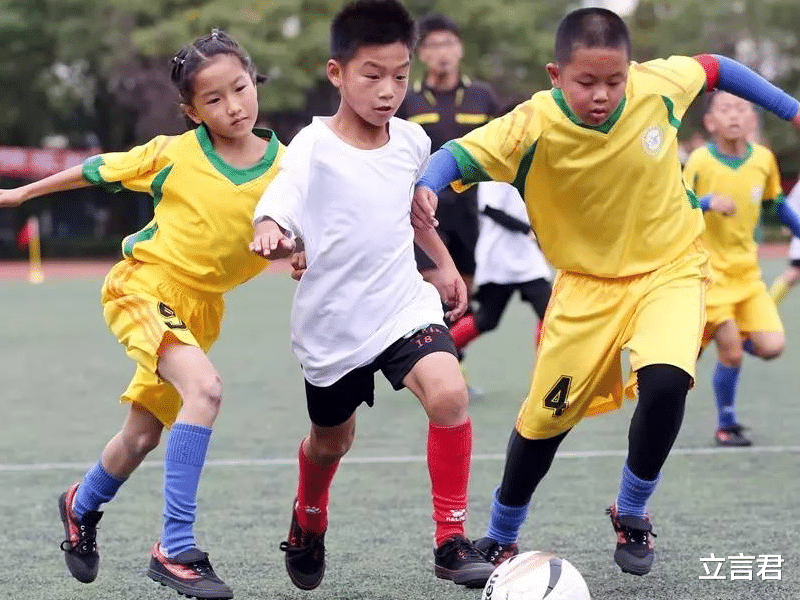 立言君 “00后”小学生聊天记录曝光：家长看了很无奈，90后自愧不如