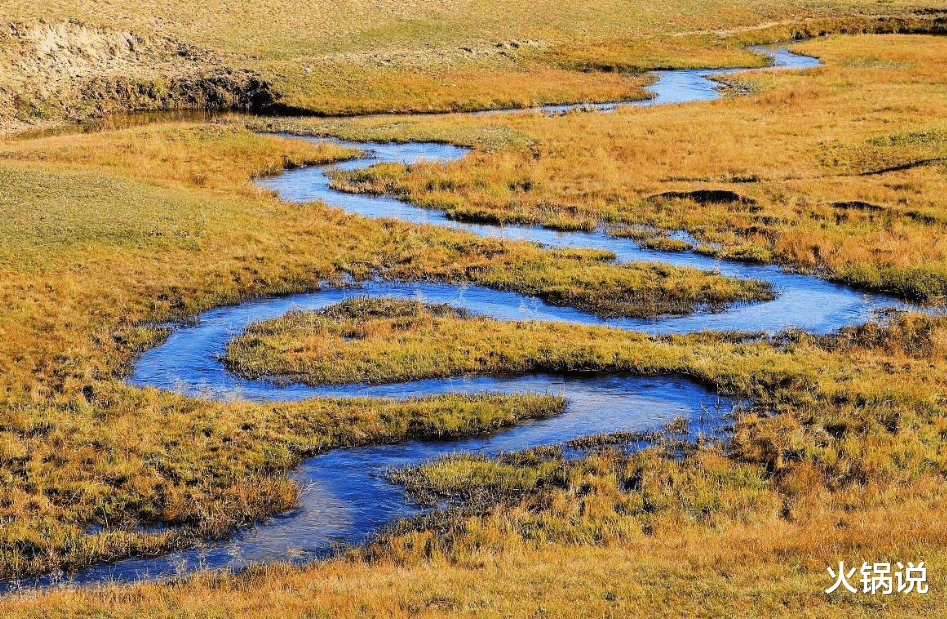 古镇 中国最窄的一条河：放本书便可以当做“桥”，一条鱼要挤着游过去