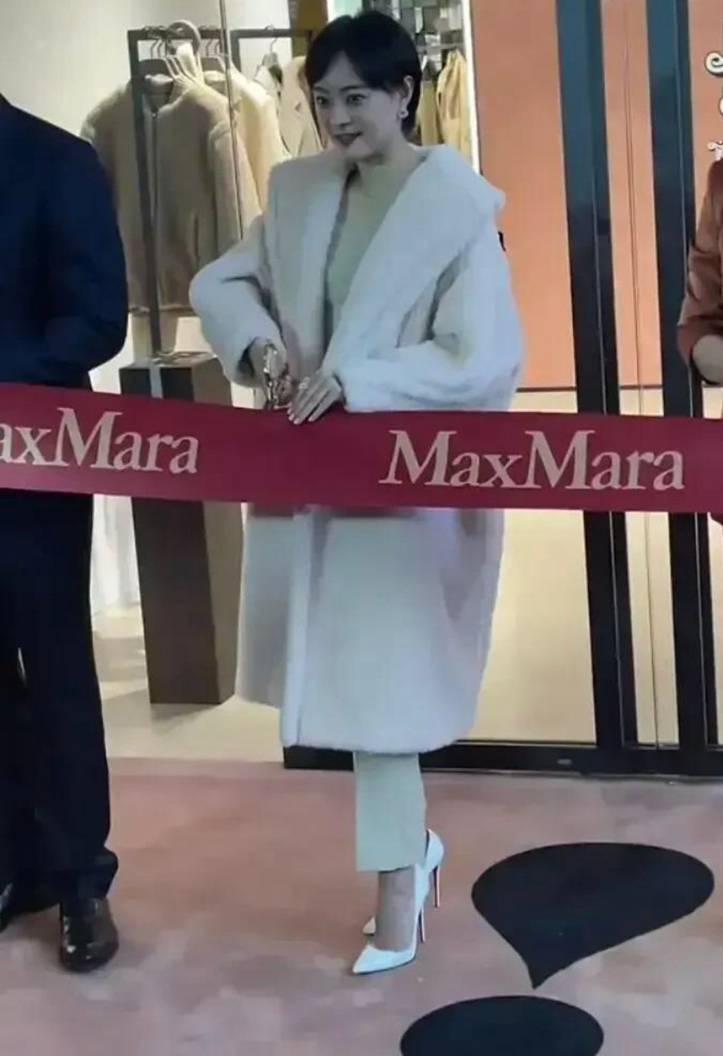 陈星旭|孙俪气质真好，穿毛绒大衣也不显臃肿，就是光脚穿高跟看着有点冷