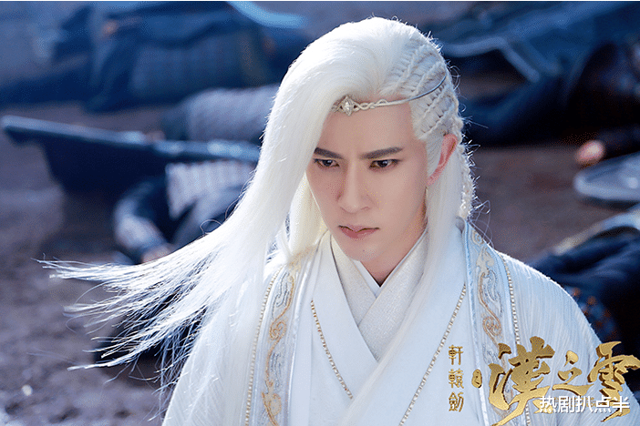 王鹤棣|同样是白发造型，王鹤棣成毅的不忍直视，还是他们hold住了