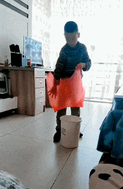 萌萌萌说|“女友在酒店给我拍回来照片,但就感觉不对劲!”你们帮忙看看吧