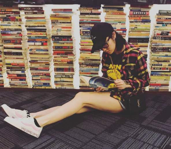 |22年前，一夜爆红却坚持读书的童星“十公主”，如今怎么样了？