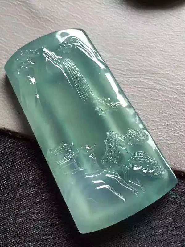 掷铁饼者|老缅意外获得的白皮石头,灯光下还会发光,专家鉴定后称值百万!