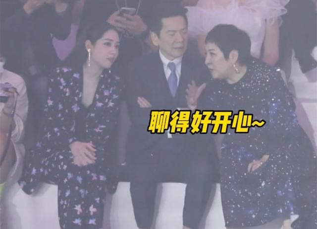 包子 向太罕见换发型，剪超短发配星空裙好贵气，郭碧婷五官越来越像她