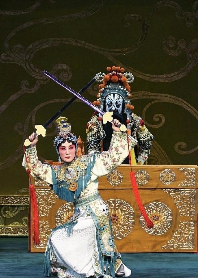 吴有情聊|以前京剧艺人不唱别人的代表作是谦让，如今串着唱是因为无戏可唱