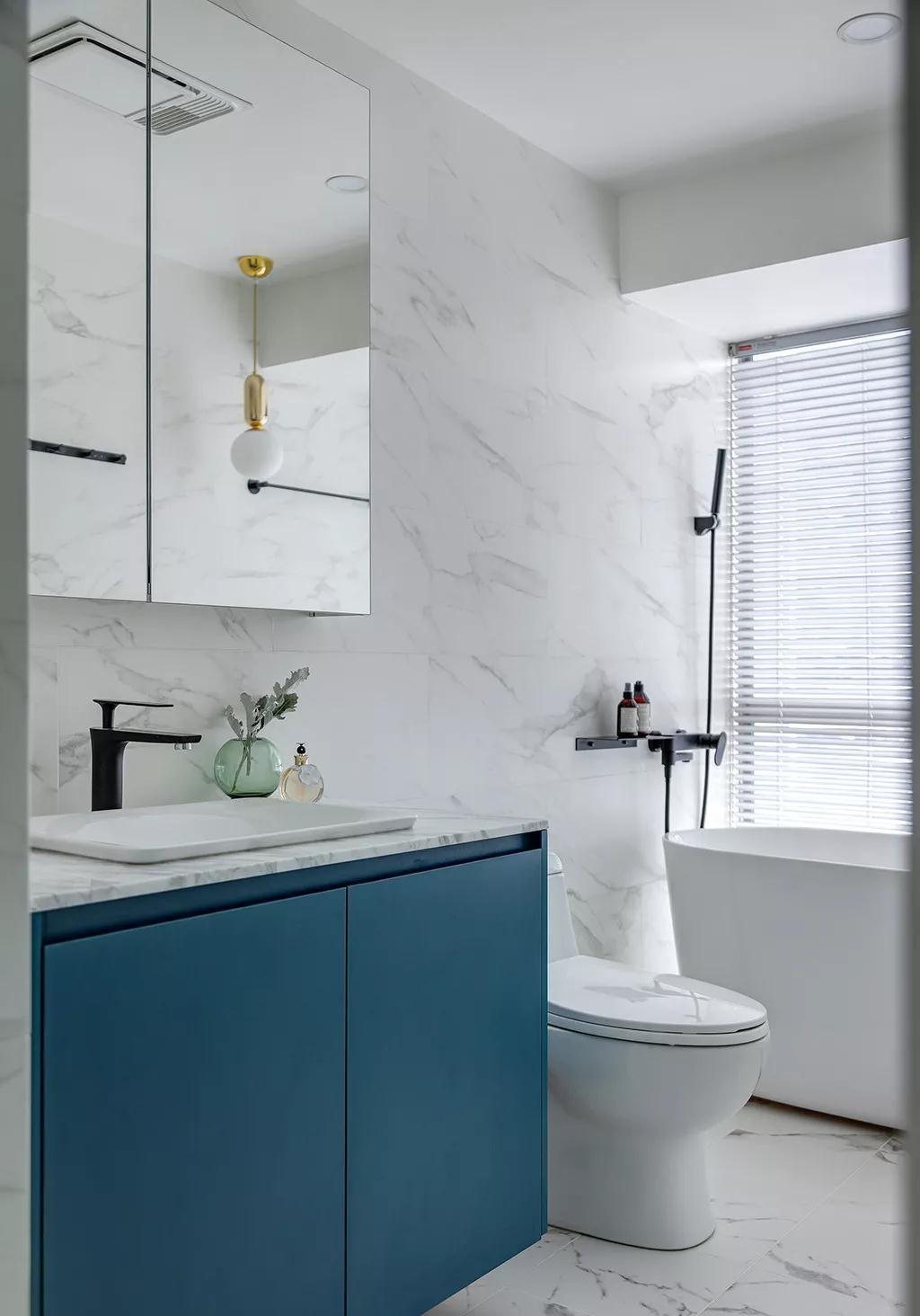 卫生间墙砖、地砖颜色搭配建议，别再只有“黑白灰”了，这样更美