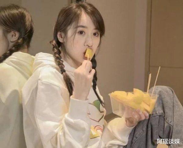谭松韵|女星减肥时的饭量，关晓彤一盒蔬菜，看到谭松韵勉强能接受！