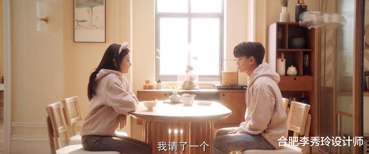 比起周生辰,时宜的条件也不差,20几岁事业有成,住在外滩附近