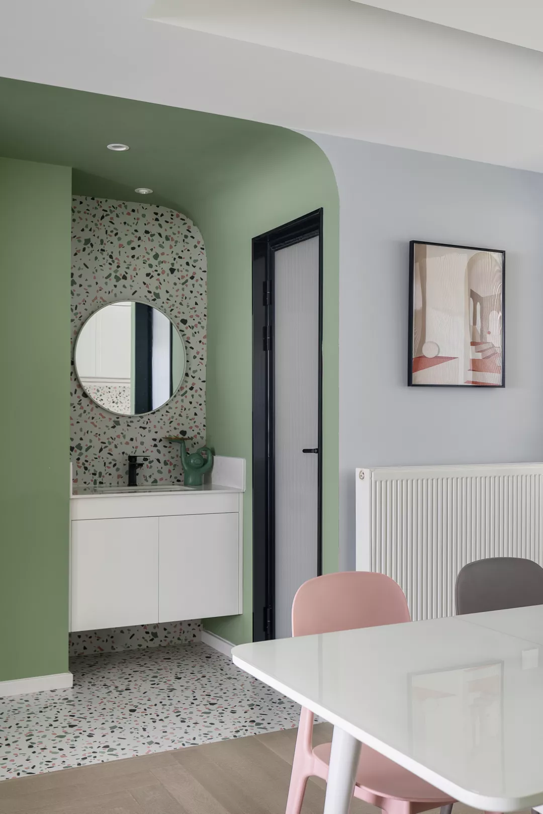 90后夫妻买下110㎡公寓做婚房，牛油果绿+水磨石元素，太甜了！