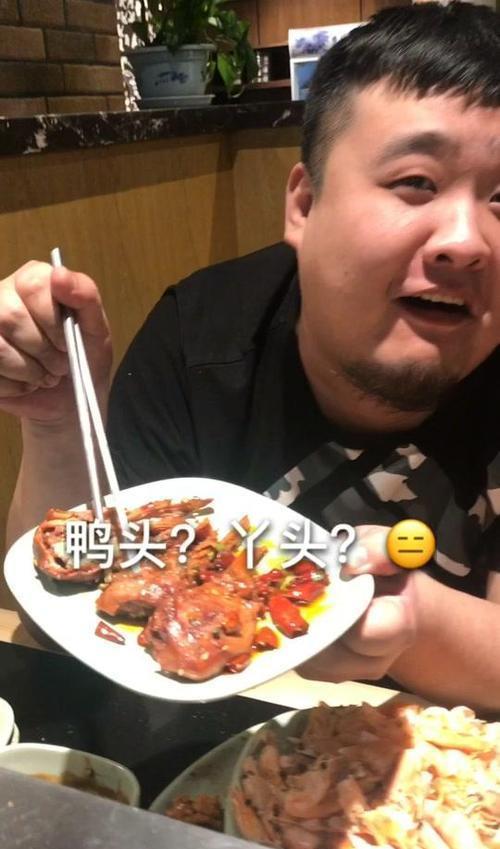 巴渝风景线 吃播“泡泡龙”去世！靠“给自助餐厅上课”成名，警方：向他致敬