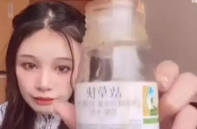 徐晓峰|女网红直播喝农药,弹幕怂恿说她假喝,看客的恶言下她喝农药身亡