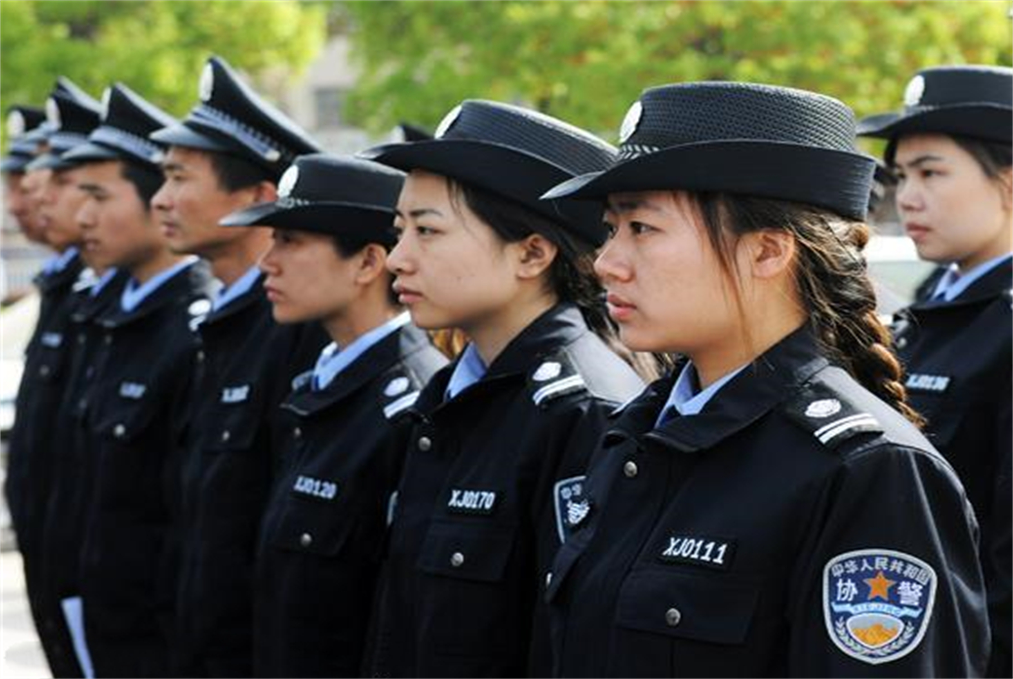 辅警|同样隶属于公安部门，辅警和协警仅一字之差，待遇竟有霄壤之别